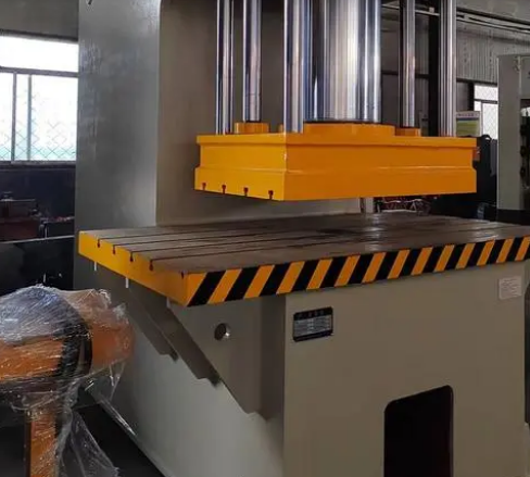 400噸單柱液壓機(C型400噸單臂壓力機)